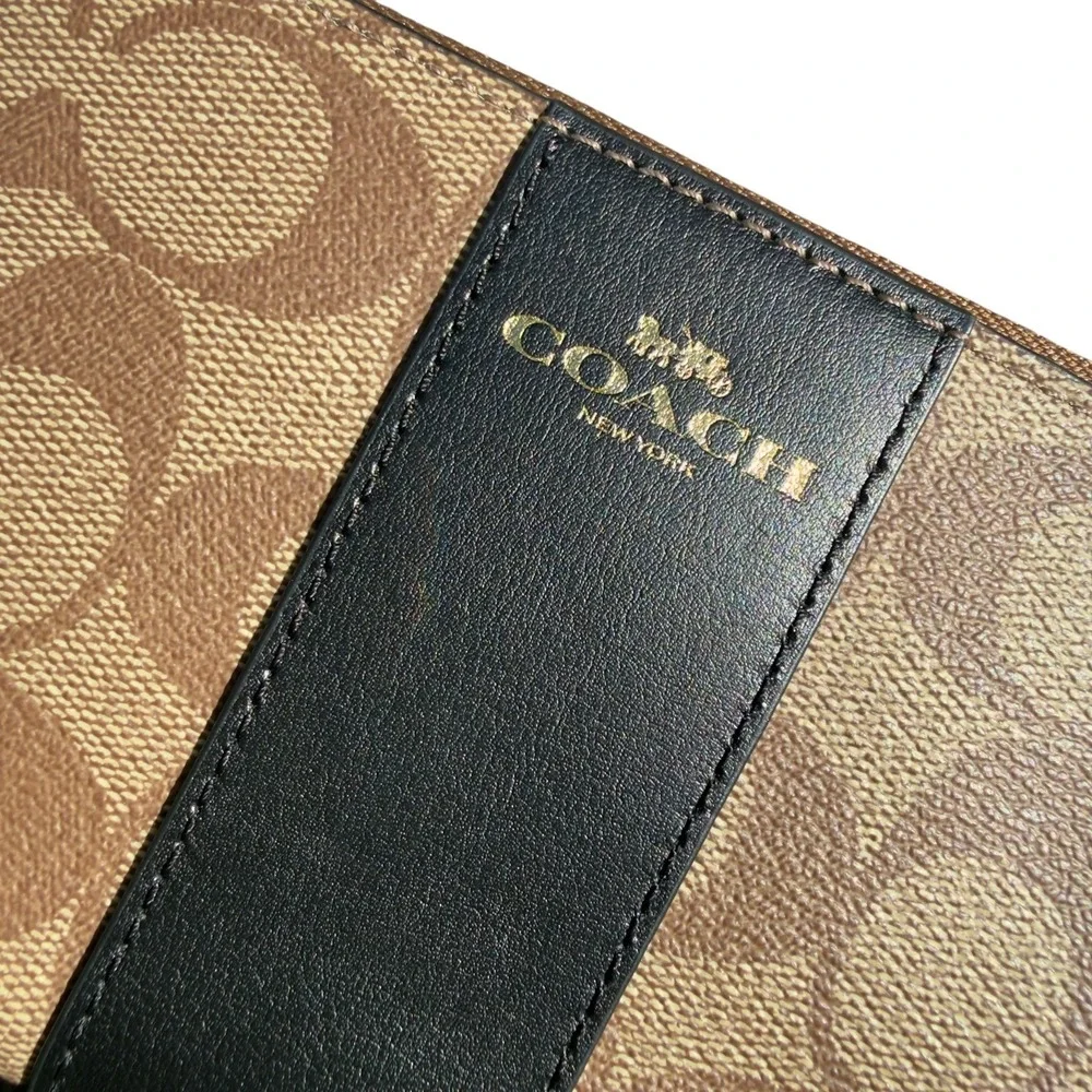 Coach signature logo